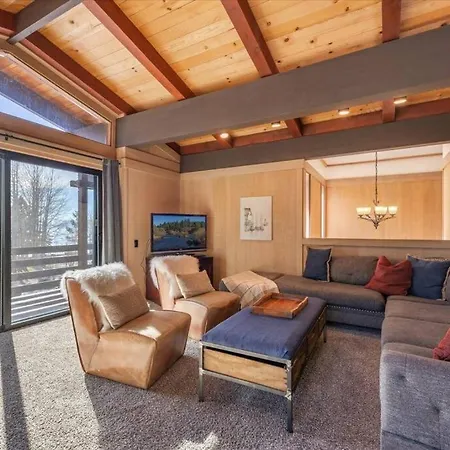 Lake Views, Decks, Private Hoa Beach, Pool, Hot-Tub, Courts, And More Seasonal Amenities